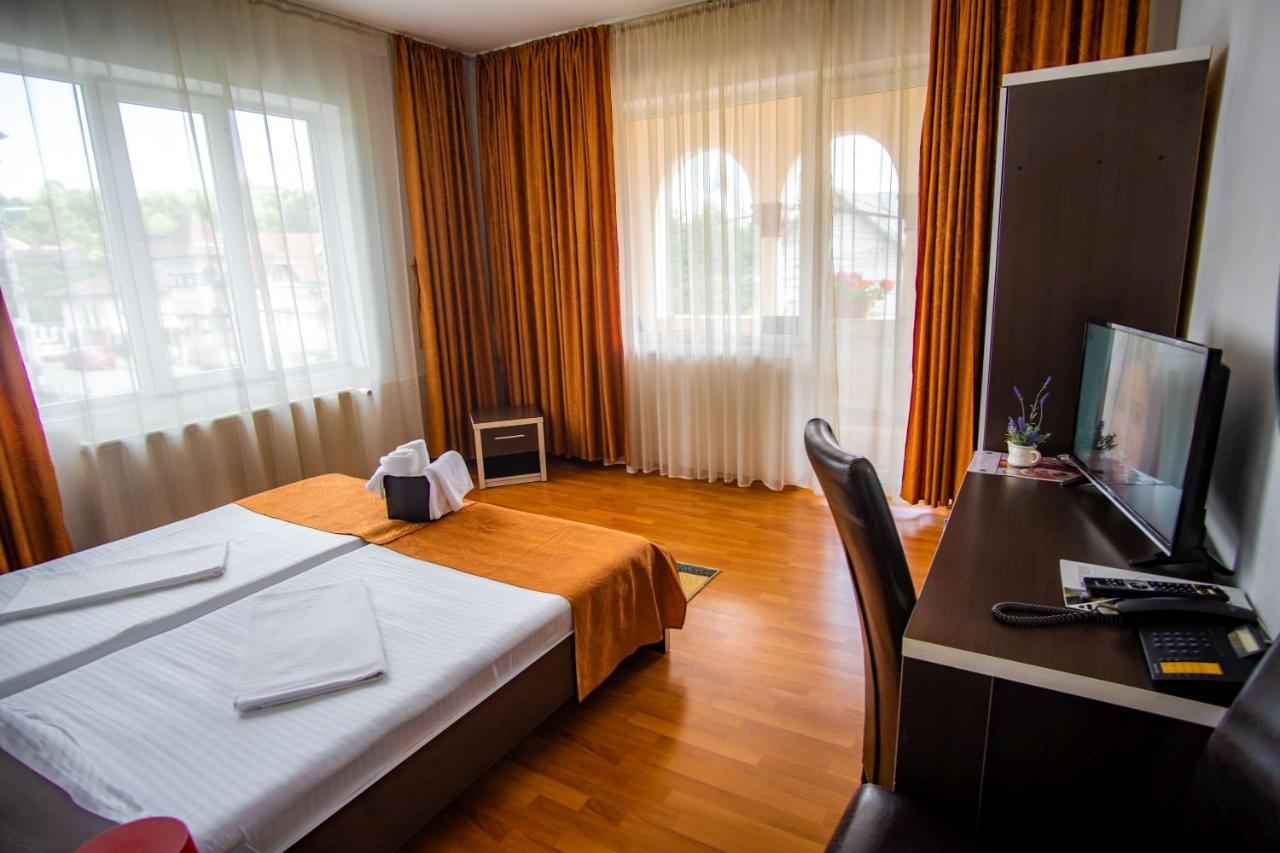 Hotel Turist Pucioasa Dış mekan fotoğraf