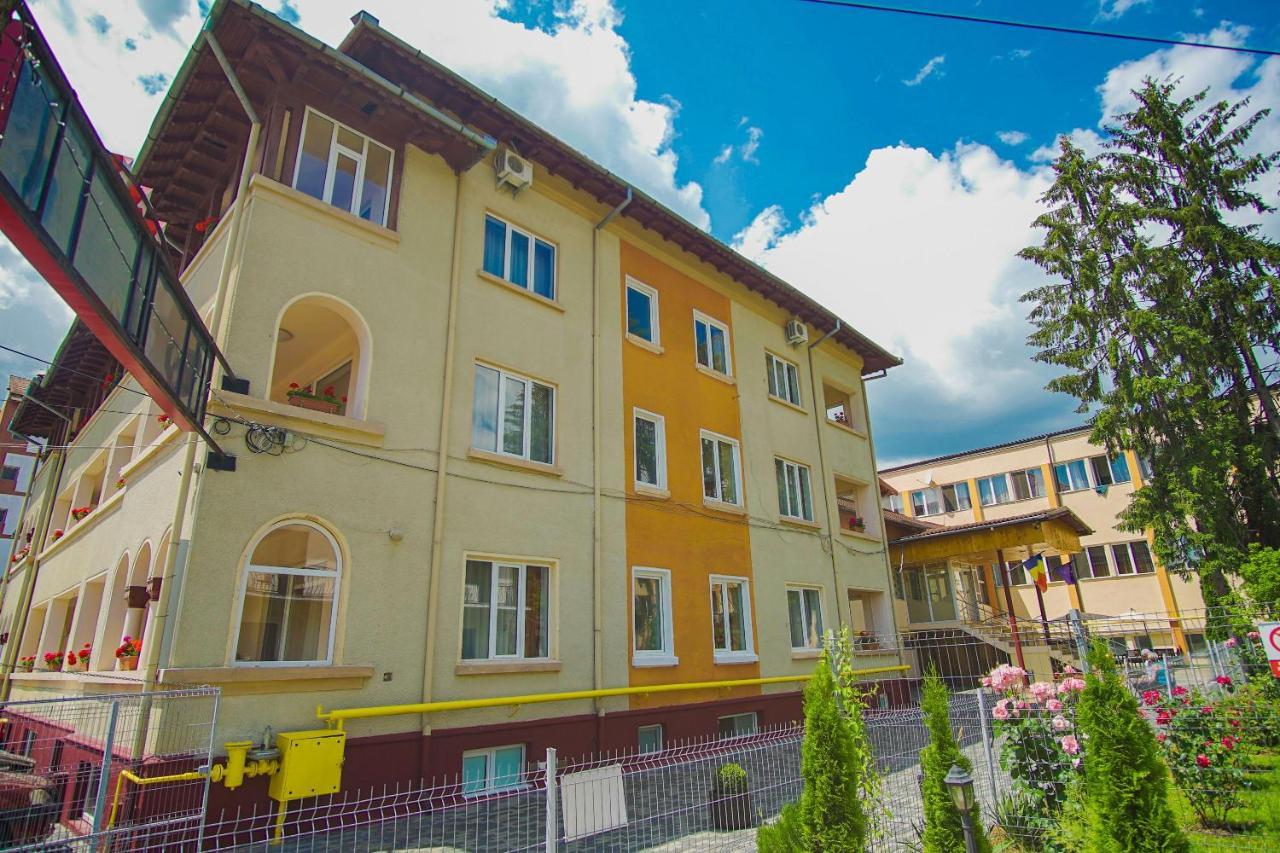 Hotel Turist Pucioasa Dış mekan fotoğraf