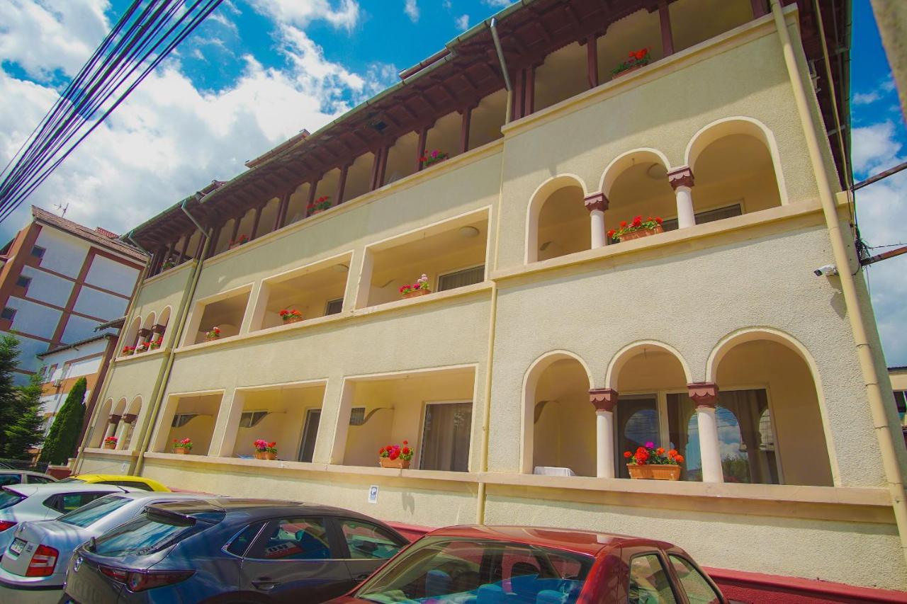 Hotel Turist Pucioasa Dış mekan fotoğraf